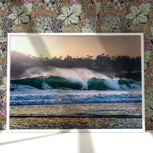 a picture of a picture of a wave in the ocean
